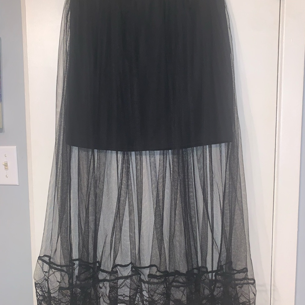 Main Strip Black High-Low Maxi Skirt
